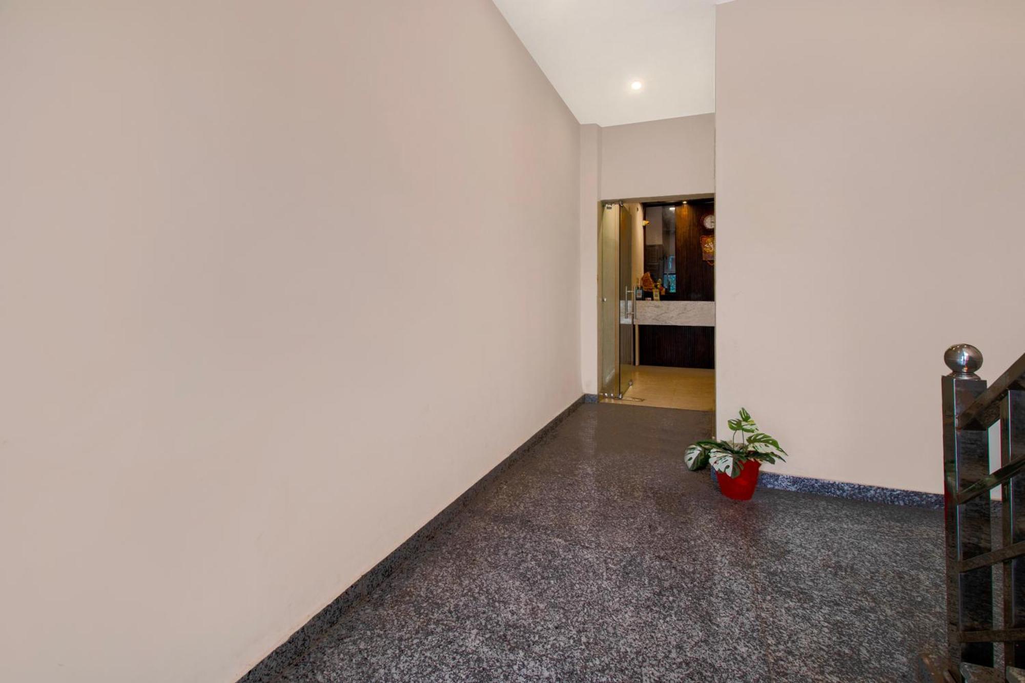 Hotel O Om Pushp Residency Mathura Exterior foto
