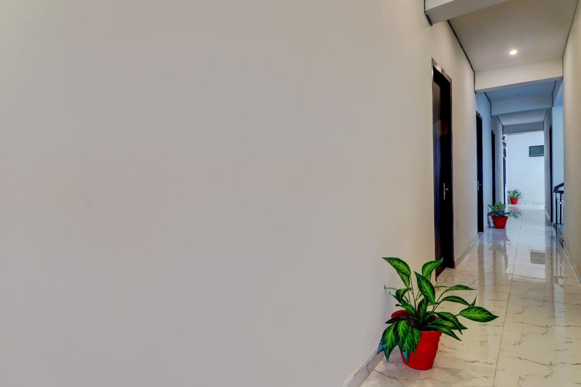 Hotel O Om Pushp Residency Mathura Exterior foto